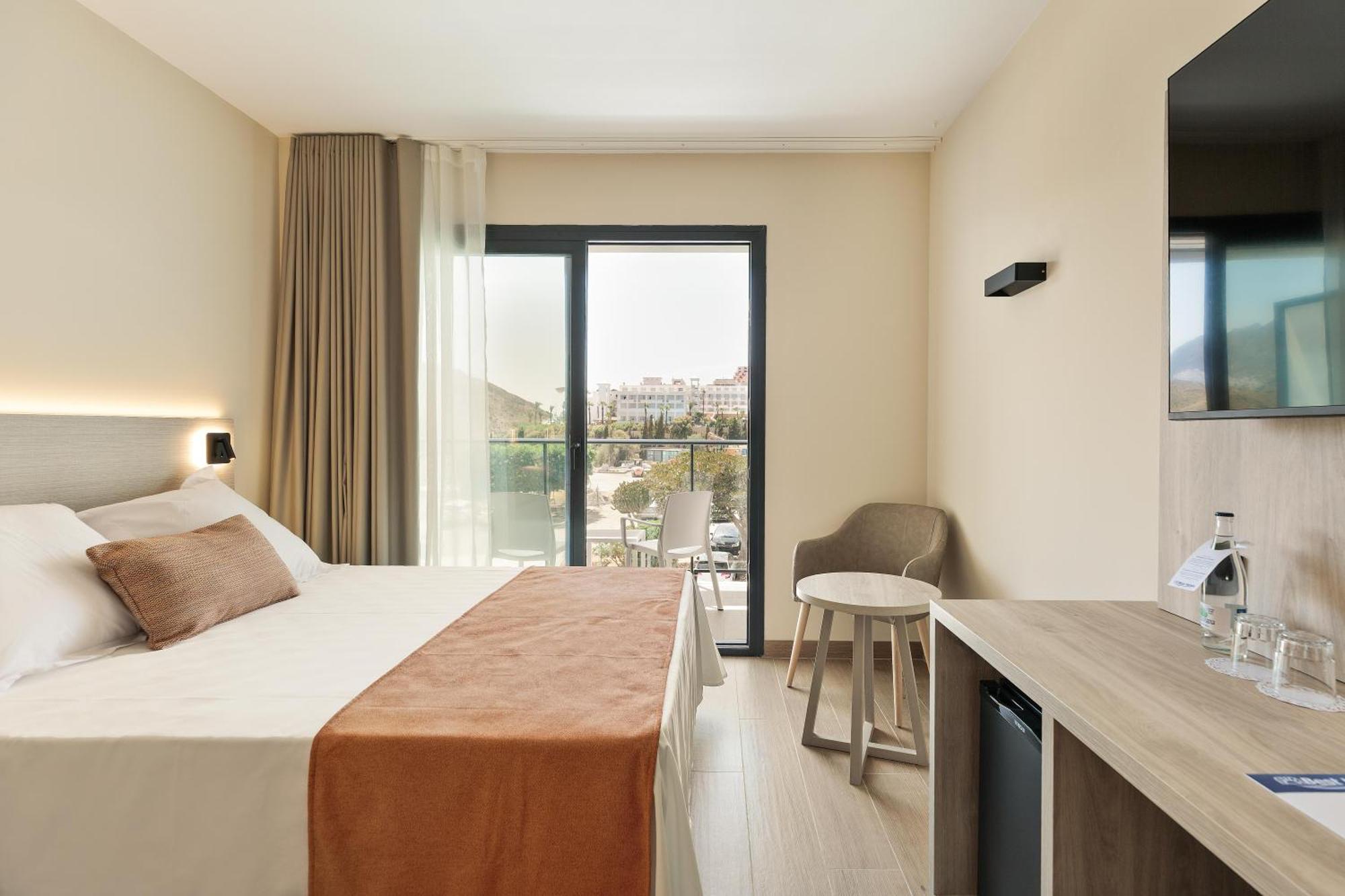 Oasis Tropical Hotel 4*