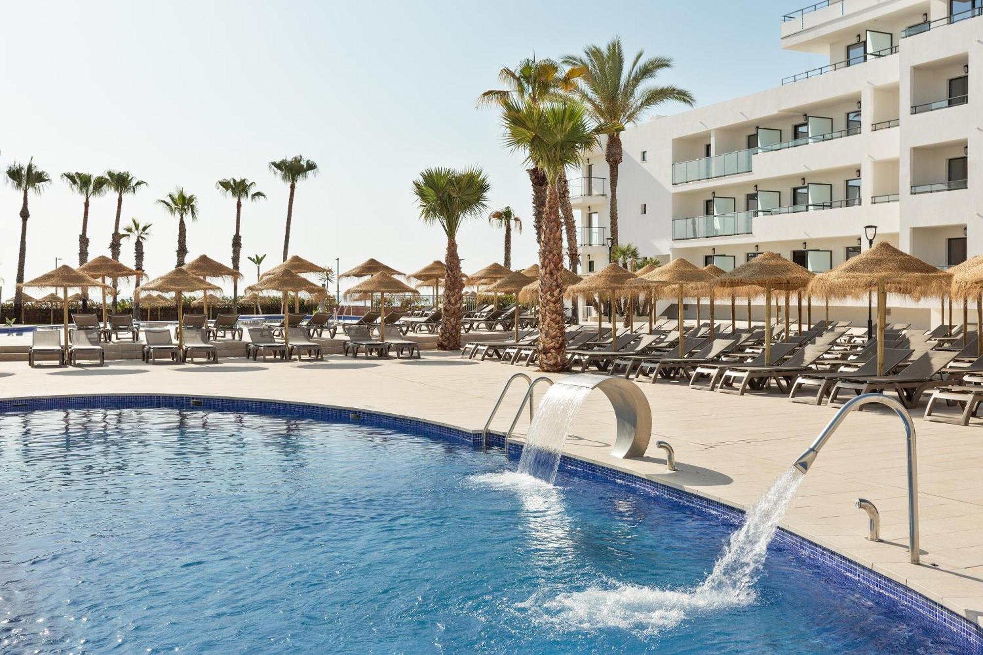 Oasis Tropical Hotel