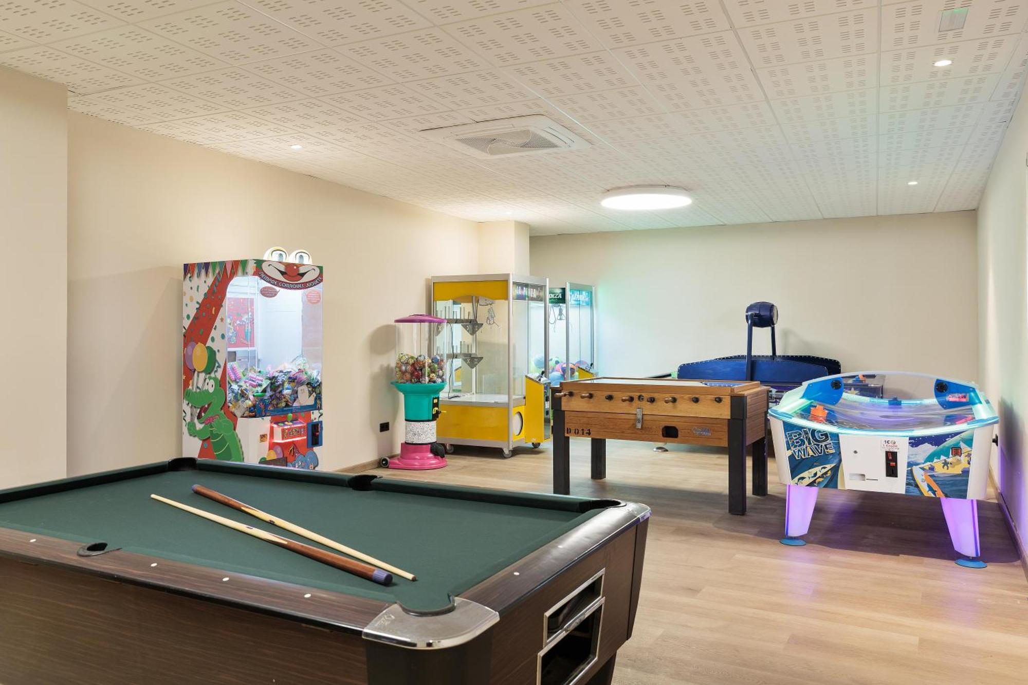Hotel Oasis Tropical 4*