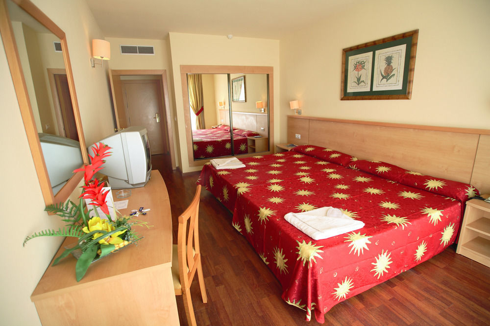 Oasis Tropical Hotel