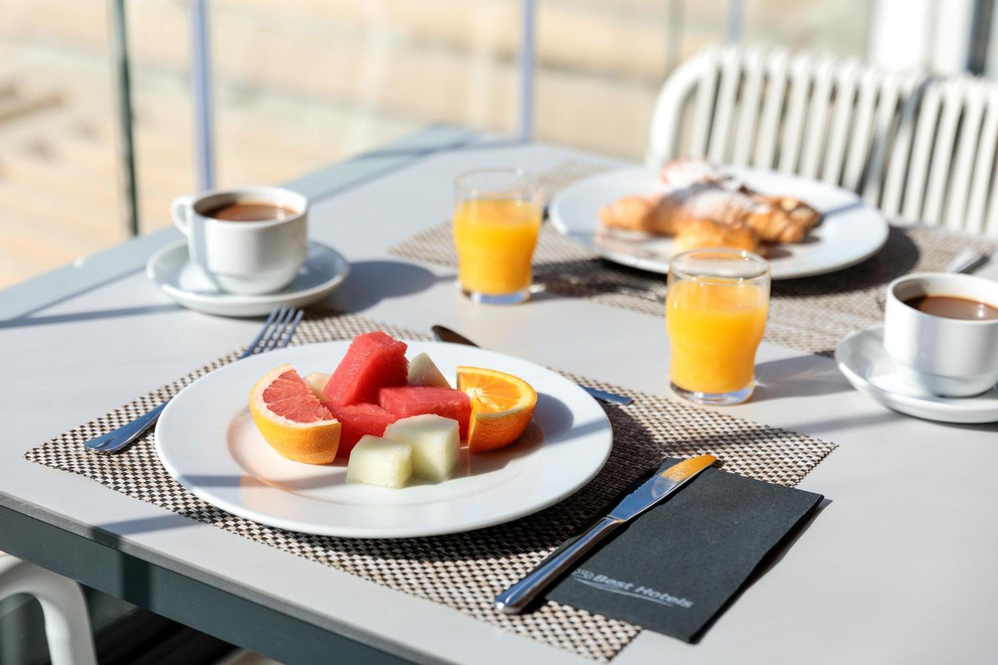 Hotel Oasis Tropical 4*