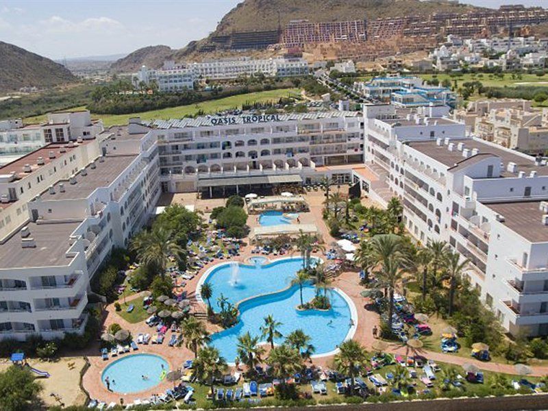 Oasis Tropical Hotel